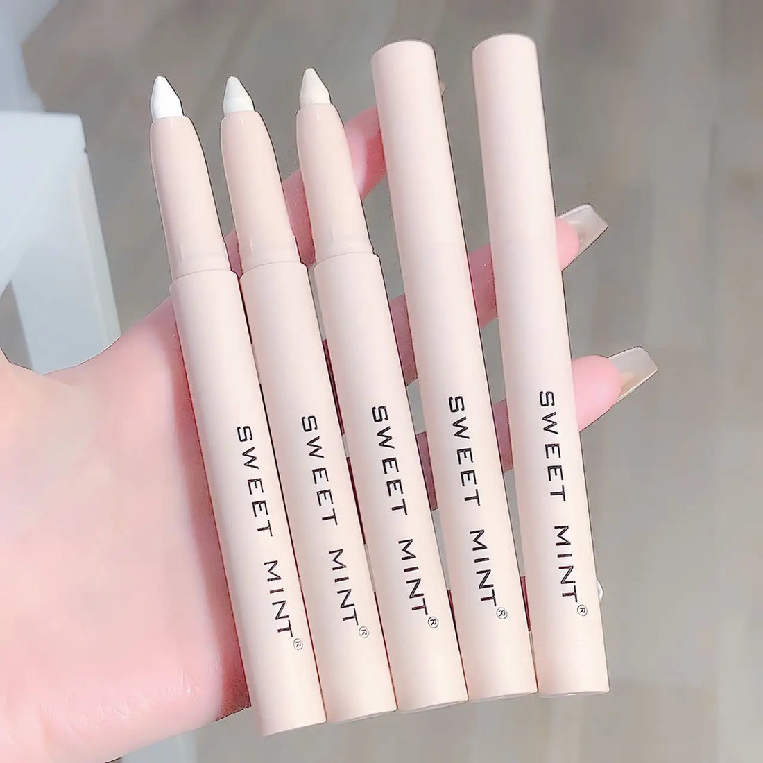 Lying Silkworm Eyeshadow Highlighter Pen – Matte & Pearl Brightening Stick