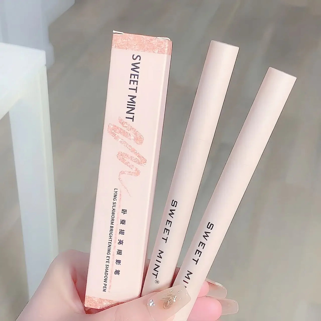 Lying Silkworm Eyeshadow Highlighter Pen – Matte & Pearl Brightening Stick