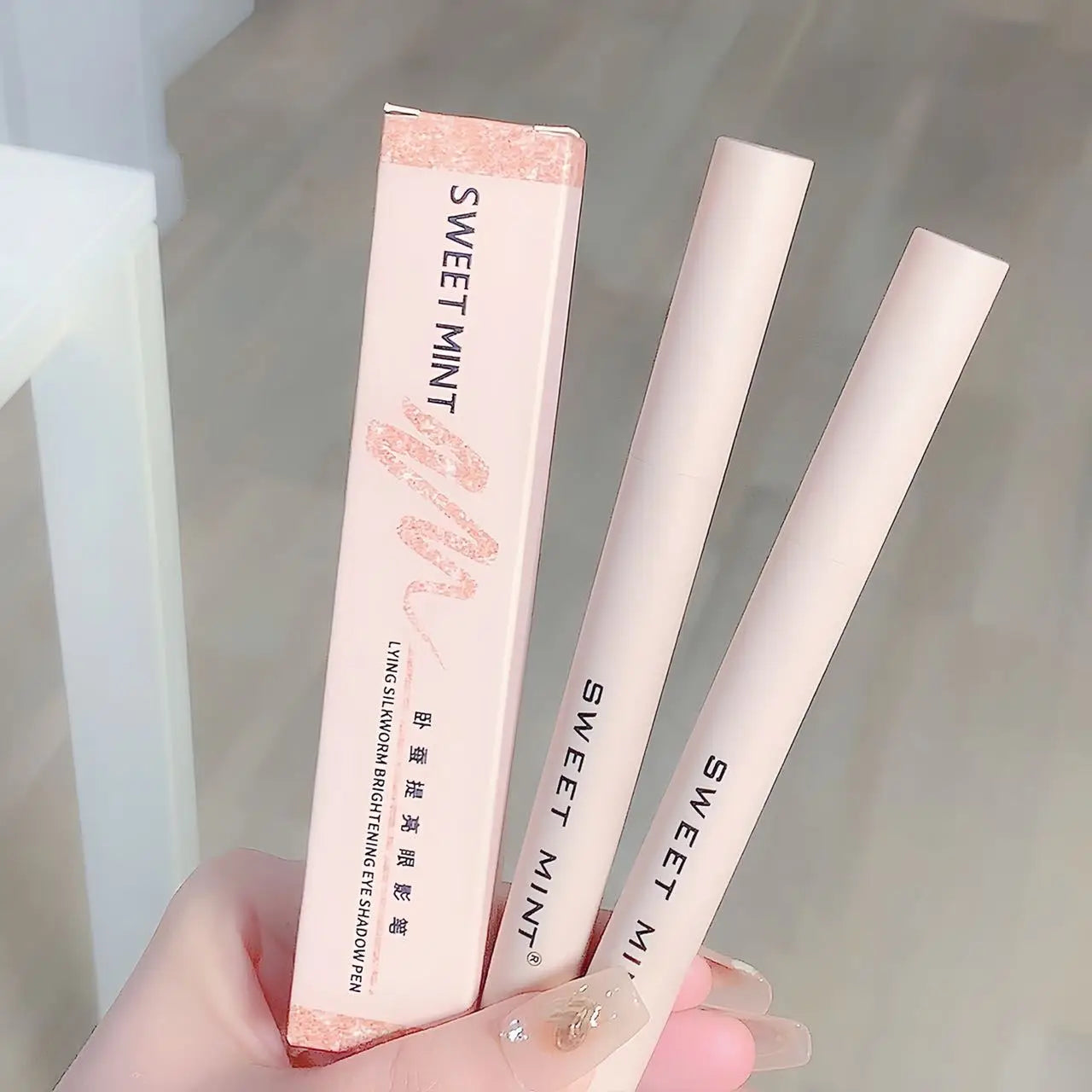 Lying Silkworm Eyeshadow Highlighter Pen – Matte & Pearl Brightening Stick